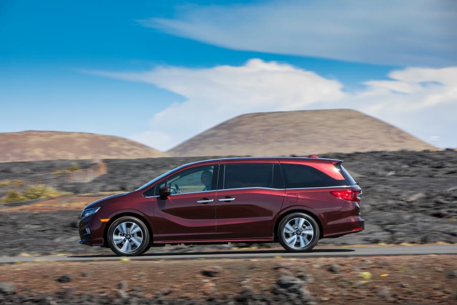  Honda Odyssey 2017 года  (фото 2 из 160)